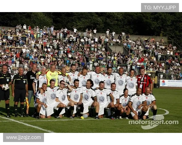 足球明星齐聚全明星赛展现绝佳技艺与精彩对决吸引全球球迷热情关注