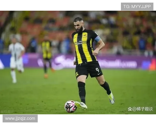 里昂足球明星的辉煌历程与传奇故事探秘