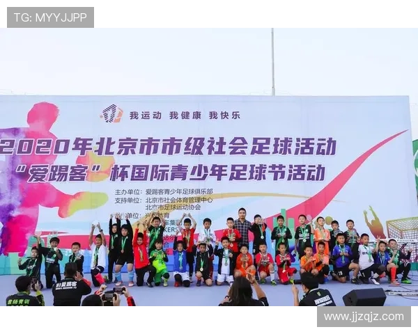 足球明星热衷足球游戏卡背后的故事与魅力揭秘